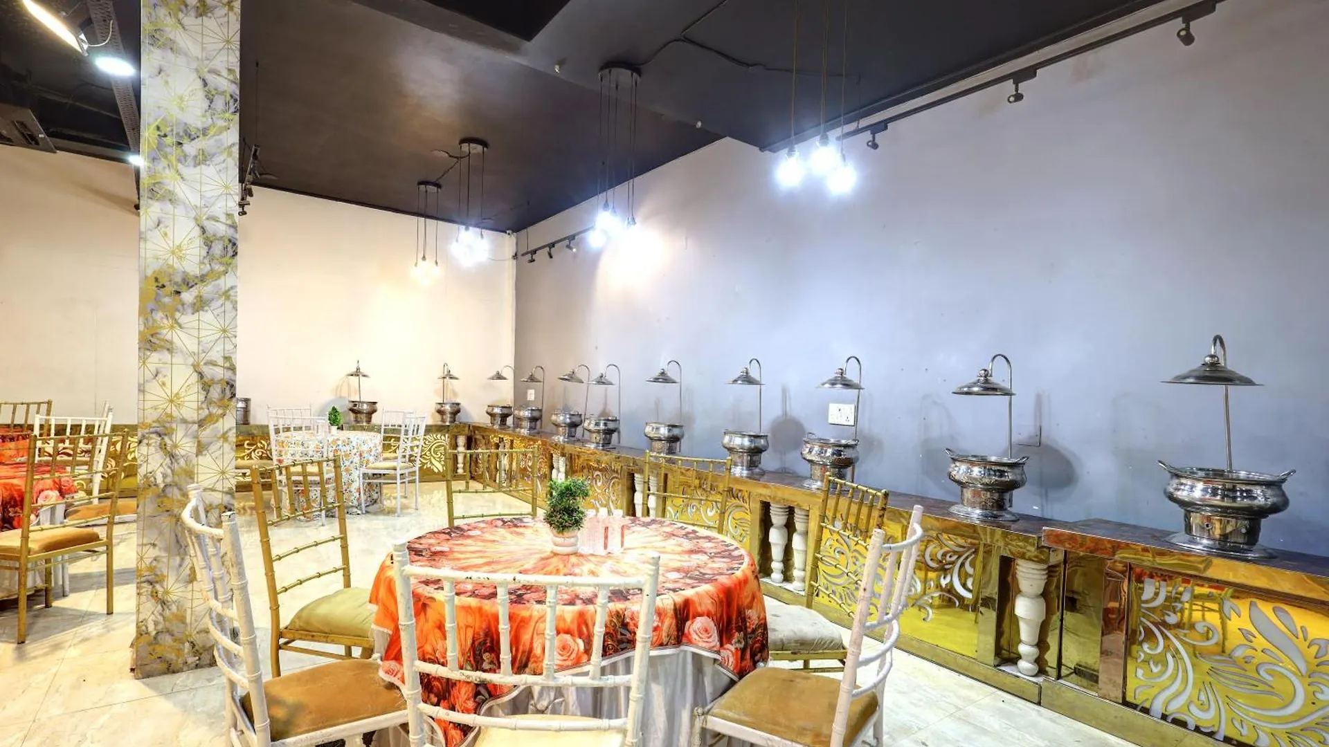 ***  Hotel Moonlight Gurgaon Indie